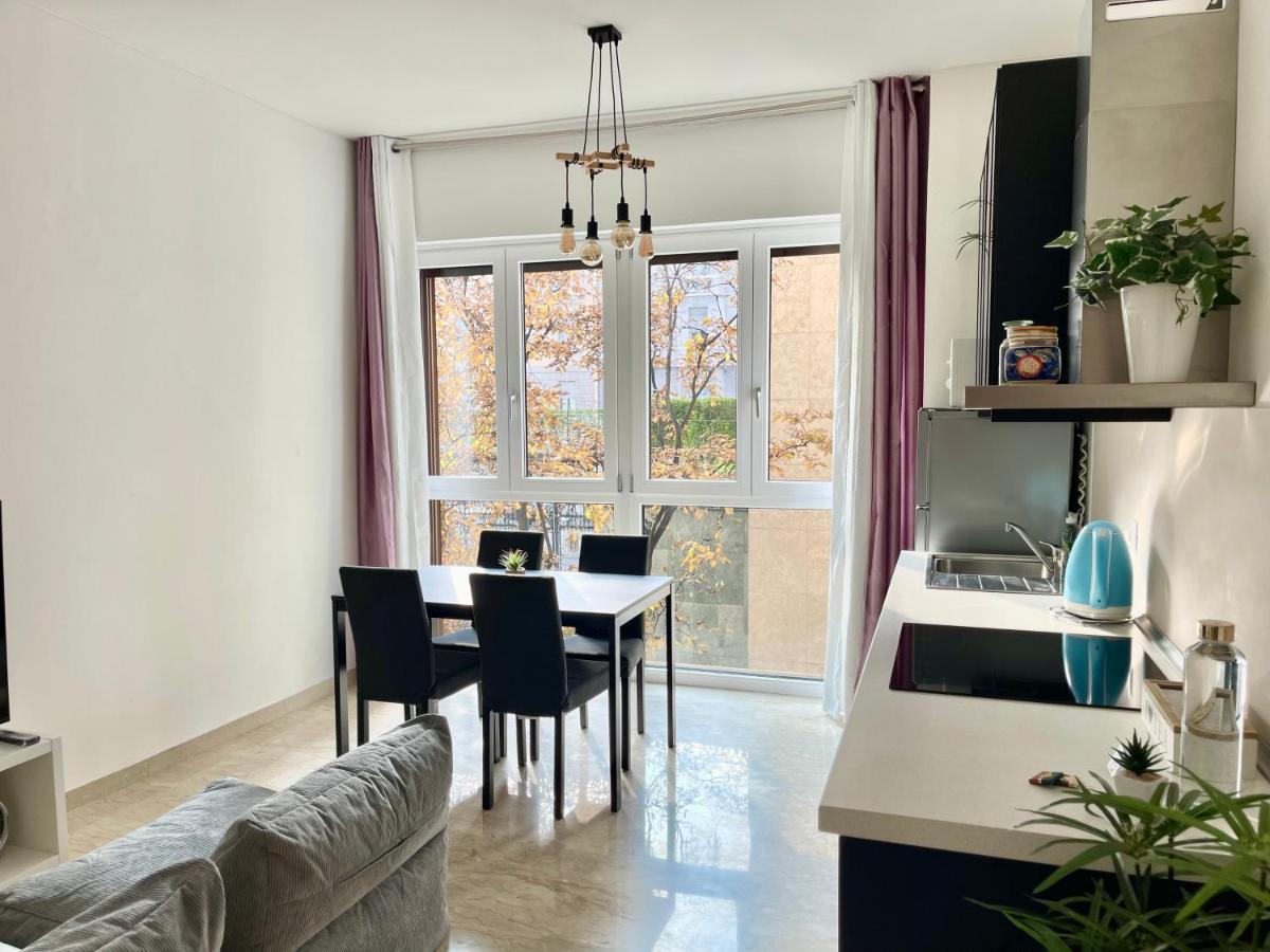 The White House, Modern Apartment In Center Milano Eksteriør bilde