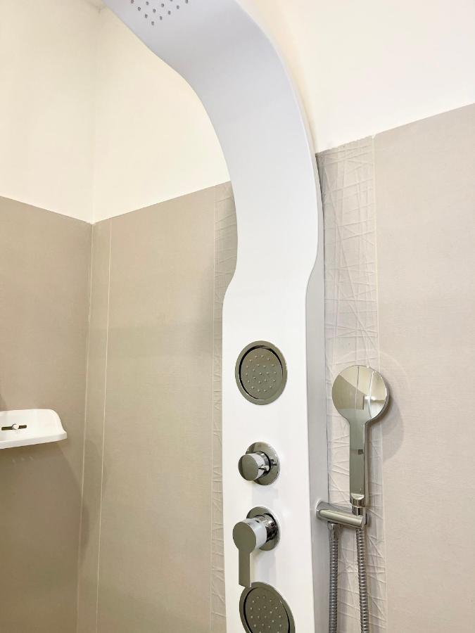 The White House, Modern Apartment In Center Milano Eksteriør bilde