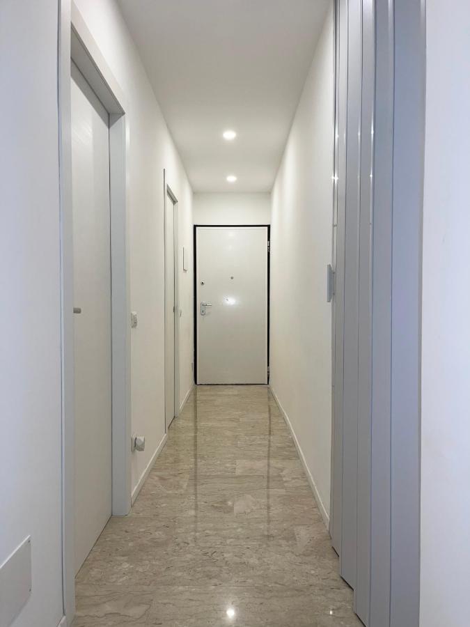 The White House, Modern Apartment In Center Milano Eksteriør bilde