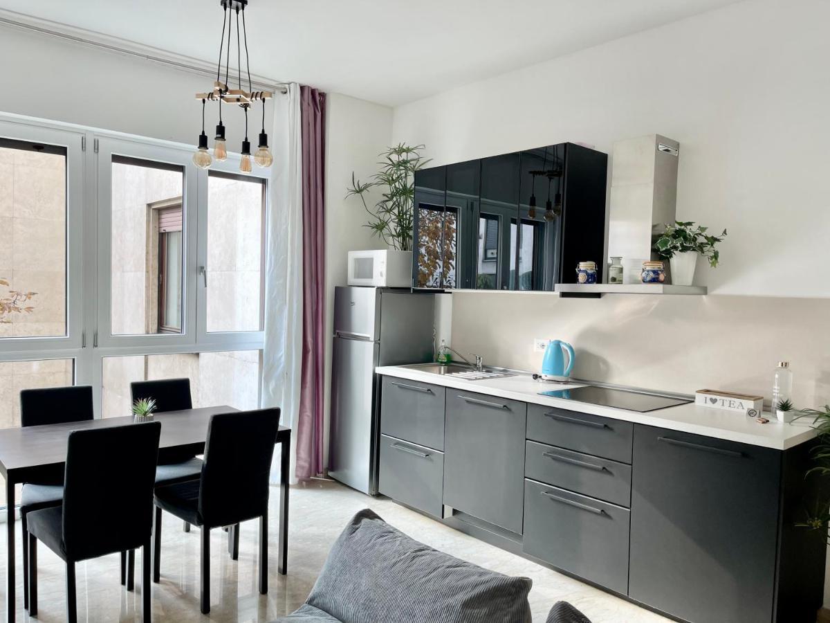 The White House, Modern Apartment In Center Milano Eksteriør bilde