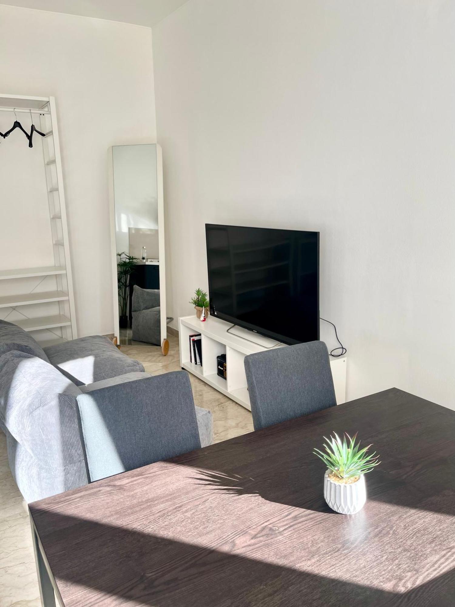 The White House, Modern Apartment In Center Milano Eksteriør bilde